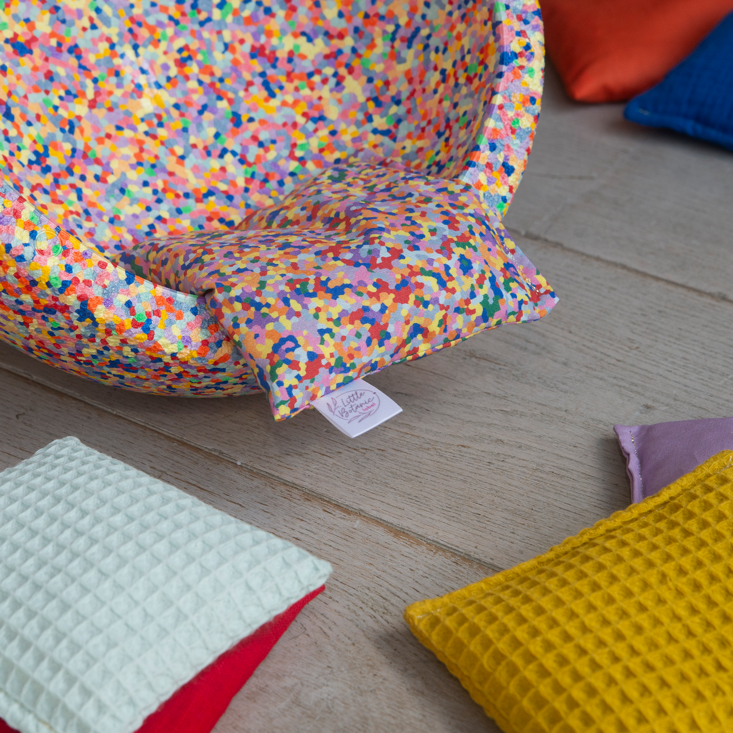 Sensorische pittenzakjes - Regenboog + super confetti- 7 stuks