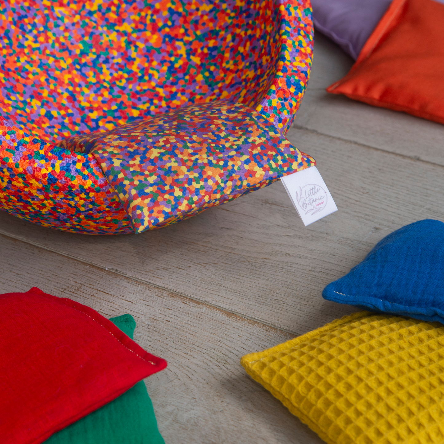 Sensorische pittenzakjes - Regenboog + regenboog confetti - 7 stuks