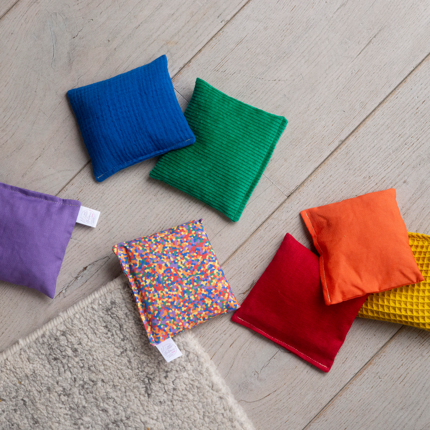 Sensorische pittenzakjes - Regenboog + regenboog confetti - 7 stuks