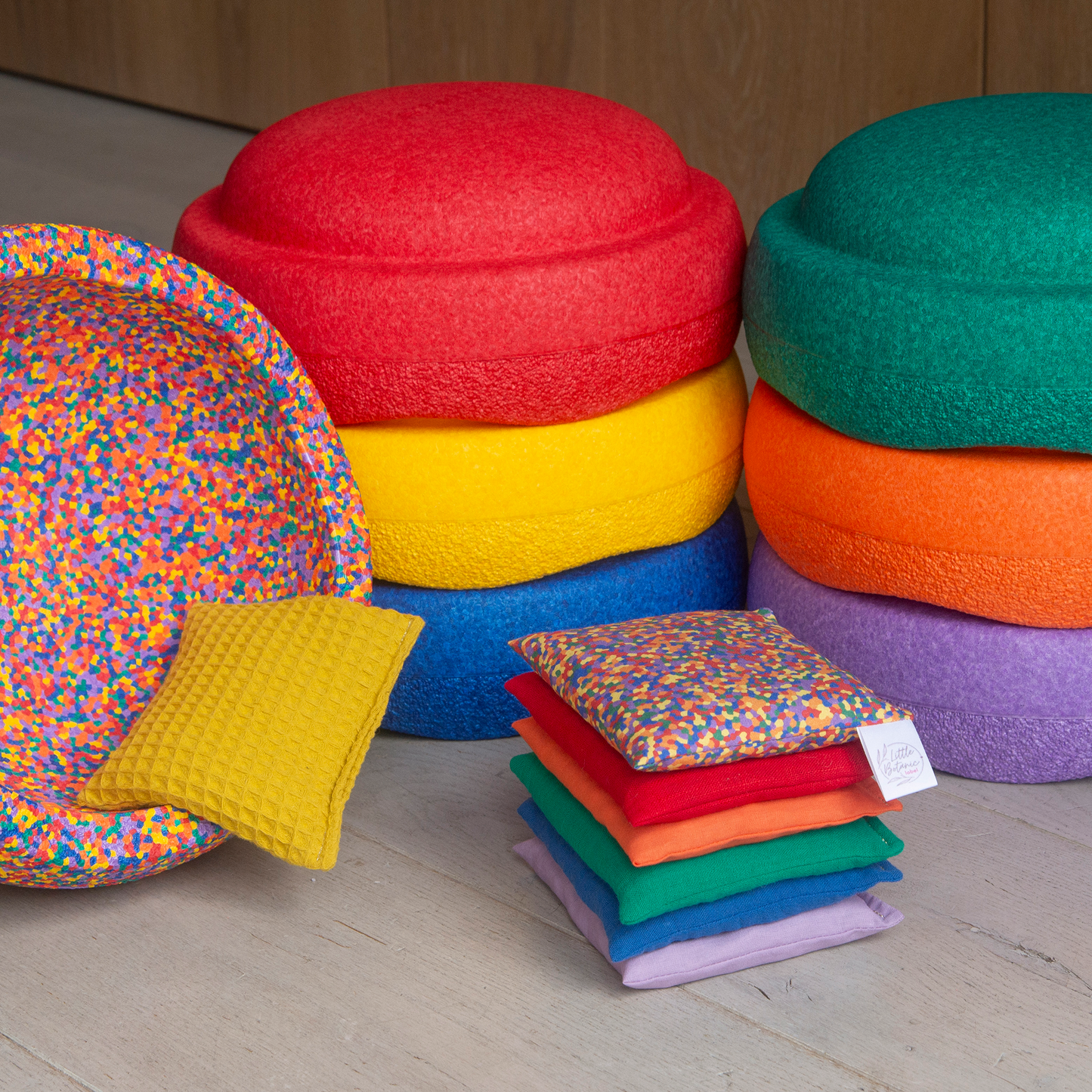 Sensorische pittenzakjes - Regenboog + regenboog confetti - 7 stuks