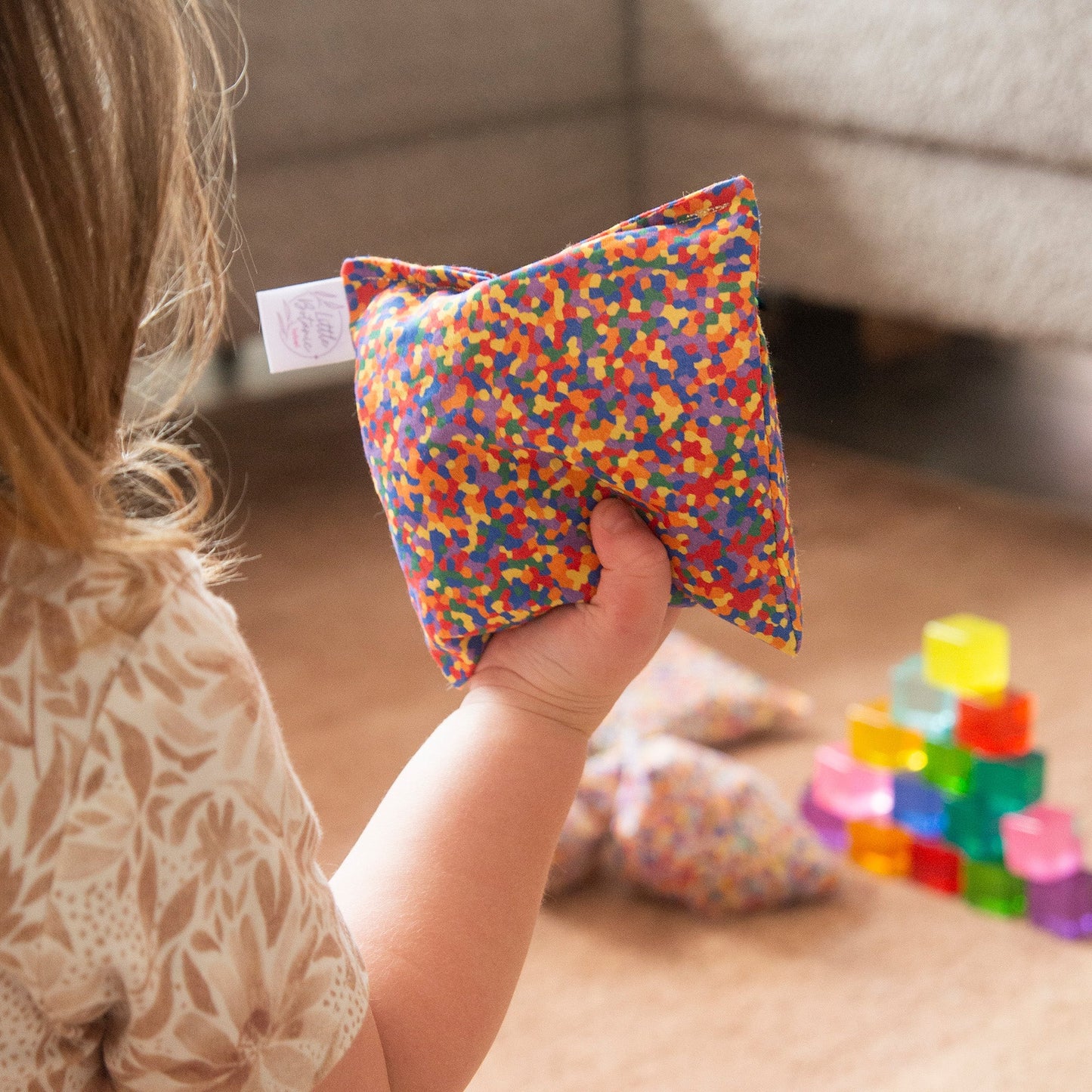 Sensorische pittenzakjes - Regenboog + regenboog confetti - 7 stuks