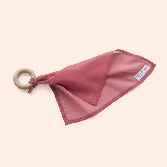 Playcycle speeldoek klein - 30cm - met houten ring - lichtrood