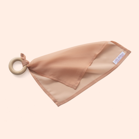 Playcycle speeldoek klein - 30cm - met houten ring - lichtoranje