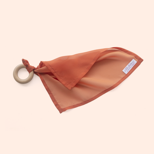 Playcycle speeldoek klein - 30cm - met houten ring - oranje