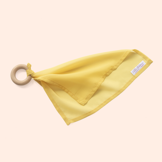 Playcycle speeldoek klein - 30cm - met houten ring - zachtgeel