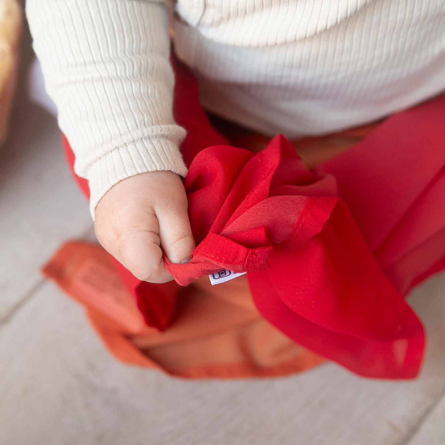 Playcycle speeldoek klein - 30cm - met houten ring - rood